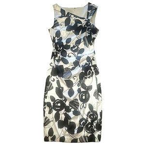 Maggy London Asymmetrical Neckline Ruch Side Black White Floral Midi Dress XS/S
